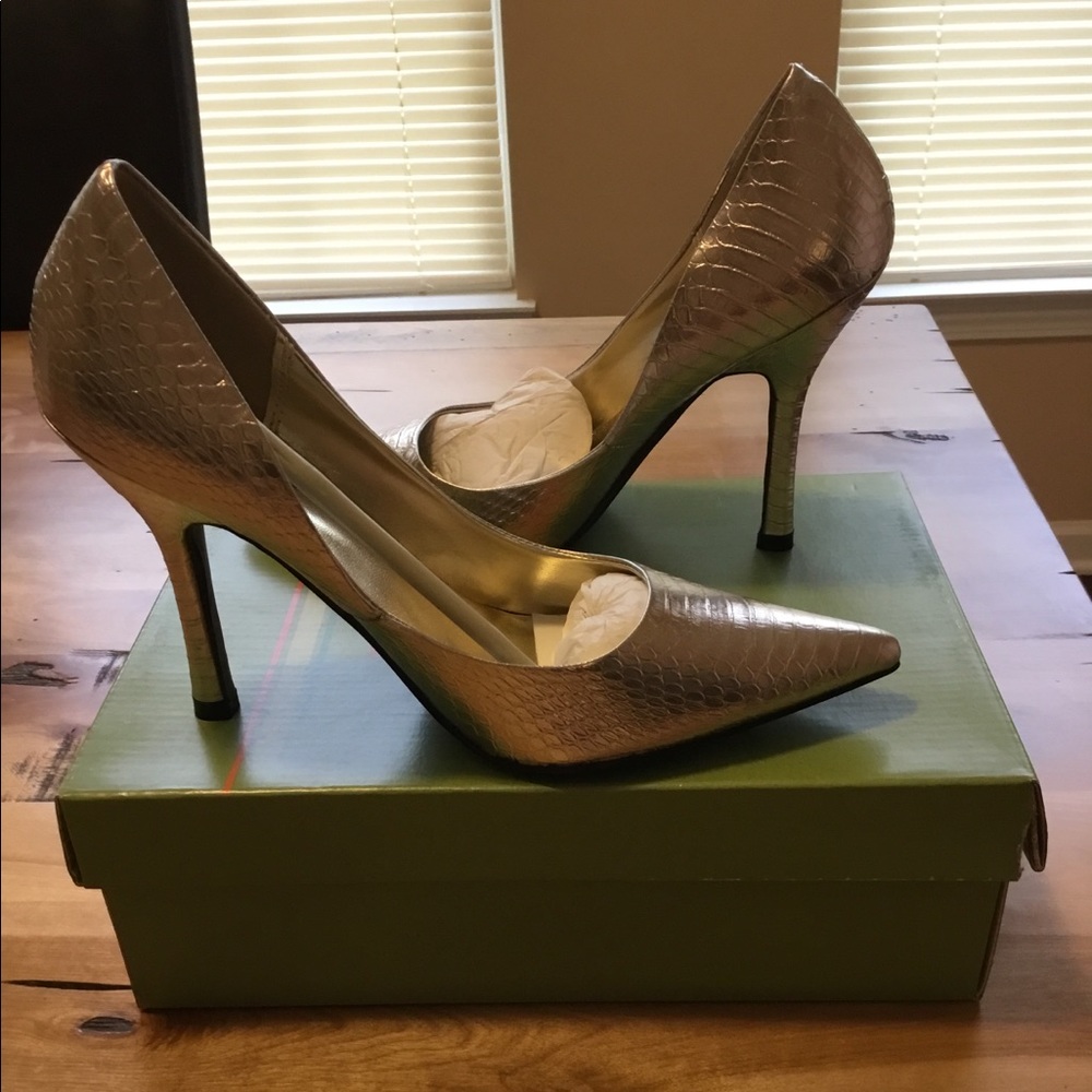 NWT Paprika Metallic Heels